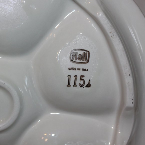 Vintage (2) HALL Pottery, White Oyster Clam plate w/scalloped edge - Picture 3 of 4